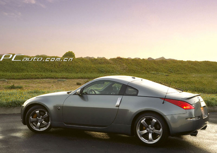 ծa Nissan 350Z DƬ D 