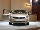 ծa Nissan Quest DƬ D 