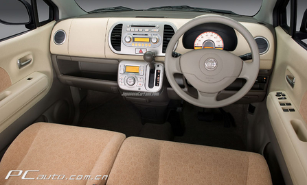 ծa Nissan Moco DƬ D 