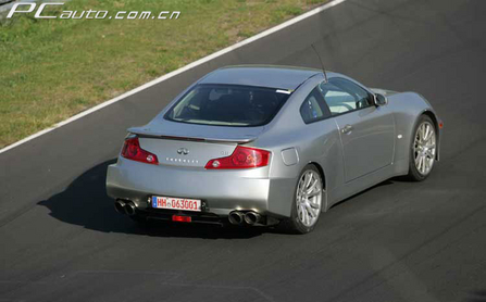 ծa Nissan SkylineGT-R DƬ D 