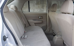 ծa Nissan Versa DƬ D 